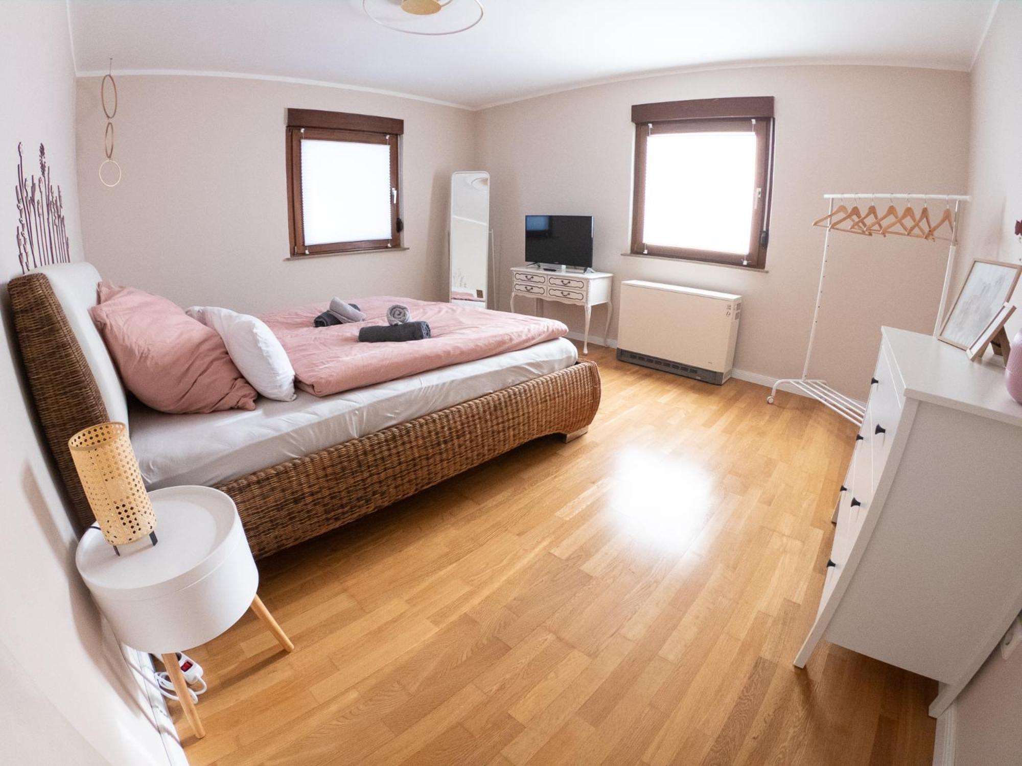 Happybnb Apartment Mit Sonniger Terrasse Lochgau Eksteriør bilde