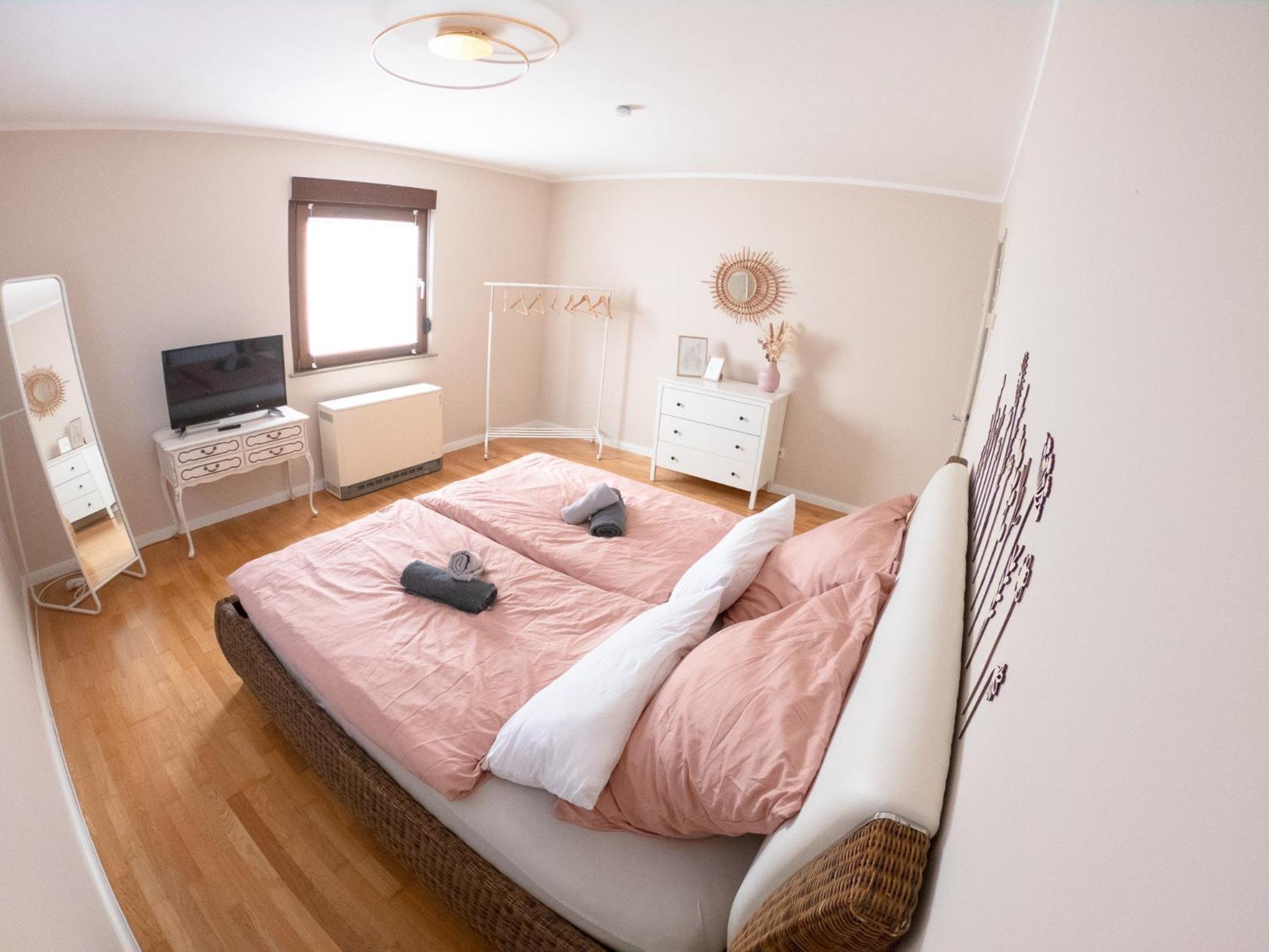 Happybnb Apartment Mit Sonniger Terrasse Lochgau Eksteriør bilde